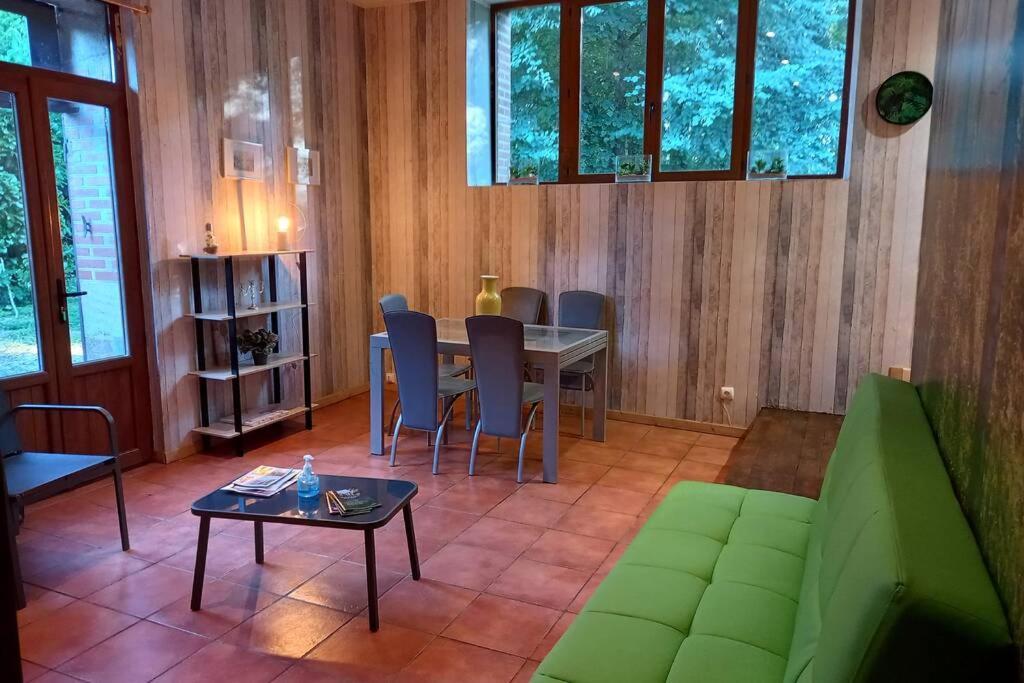 Suite Dans Le Jardin Du Chateau Agonges 외부 사진